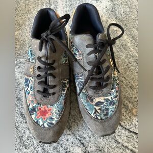 tory burch tennis shoes